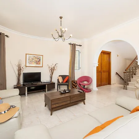 Komissa Villa *