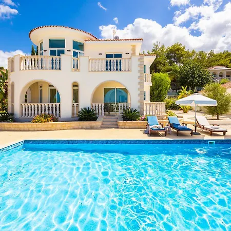 Komissa Villa *
